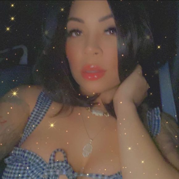 Profile Picture of Pamela Espinal (@pamespinal) on Poshmark