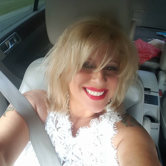 Profile Picture of Cathe Mazziotta (@cathe_mazz_712) on Poshmark