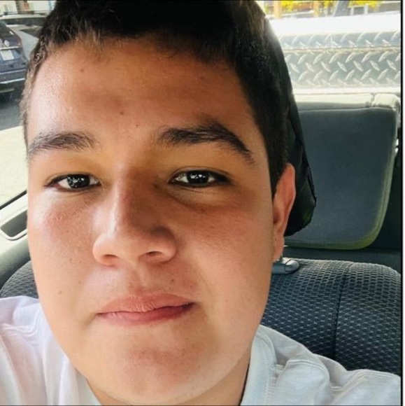 Profile Picture of Victor Arango (@victorarango835) on Poshmark
