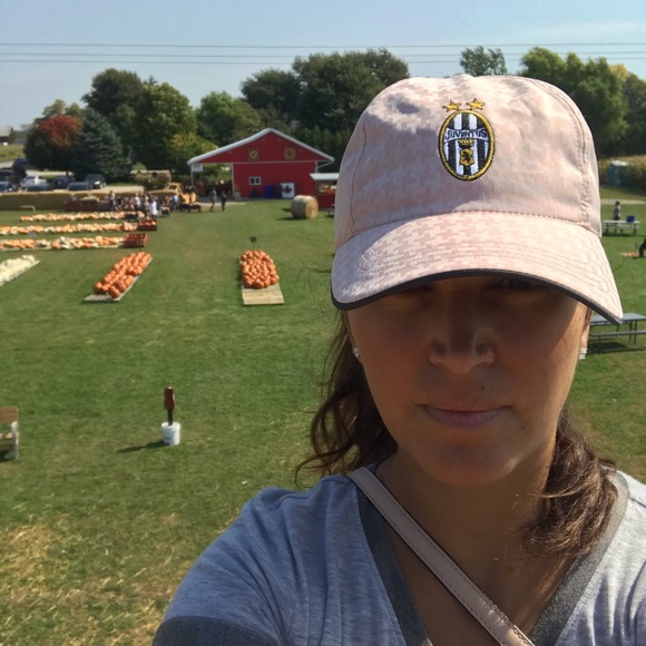 Profile Picture of Lisa Balsamo (@lisebal) on Poshmark