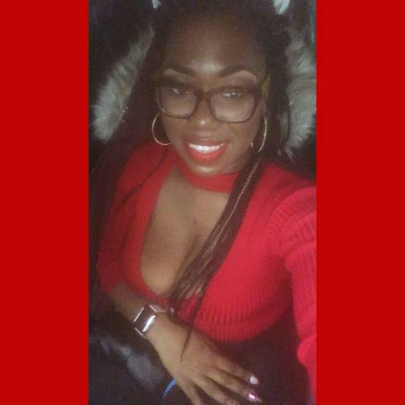 Profile Picture of Nikki Mariano (@mzarie2010) on Poshmark