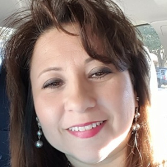 Profile Picture of Alice Solis (@asolis83) on Poshmark