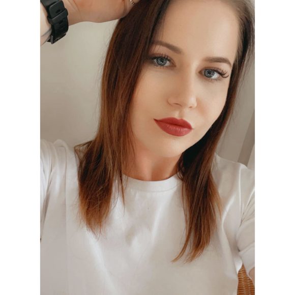 Profile Picture of Danielle Mclachlan (@daaniiiii) on Poshmark
