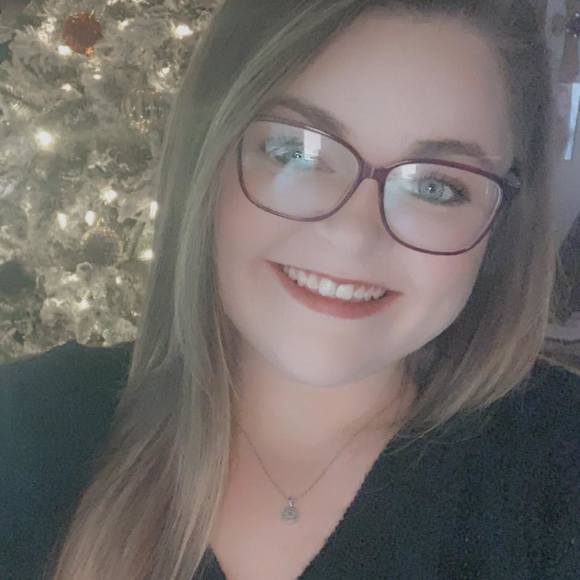 Profile Picture of Katelyn Owens (@katelynowens) on Poshmark