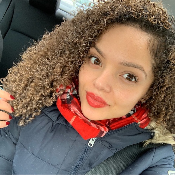 Profile Picture of Leonela Mateo (@leonelamateo) on Poshmark