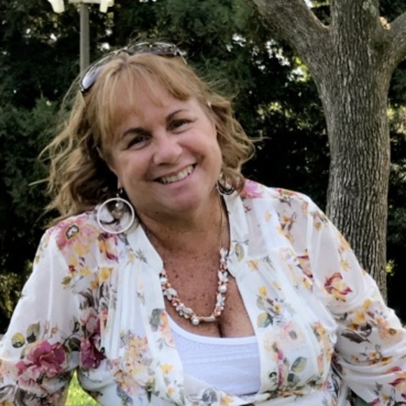 Profile Picture of Carol Breiling (@carolbreiling) on Poshmark