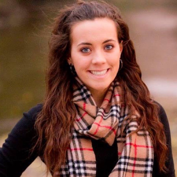 Profile Picture of Courtney Clapper (@courtney_1998) on Poshmark