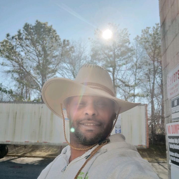 Profile Picture of kingflip (@peternieves) on Tiktok