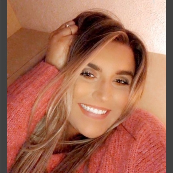 Profile Picture of Jillian Rapp (@jillian_rapp) on Poshmark