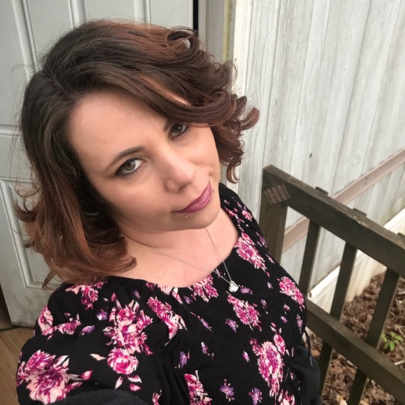 Shannon Nester - Poshmark Profile Picture of Shannon Nester (@snester28) on Poshmark
