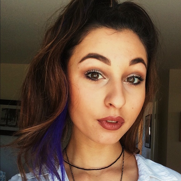 Profile Picture of Kayla Fliers (@kayyla11) on Poshmark