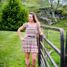 Profile Picture of Lara Edwards (@laraleee) on Pinterest