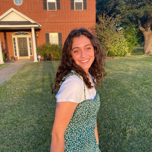 Profile Picture of Valerie Ellithorp (@vellithorp) on Poshmark