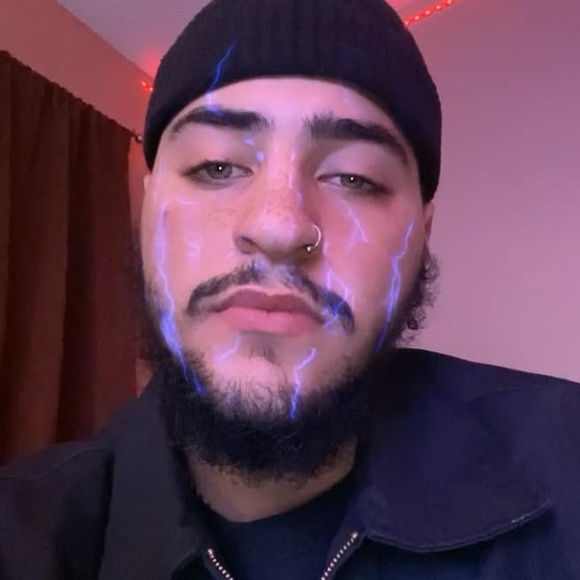 Profile Picture of Kristopher Versluys (@thekidksean) on Poshmark