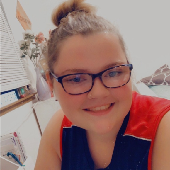 Profile Picture of Michaela Feola (@michaelafeola16) on Poshmark