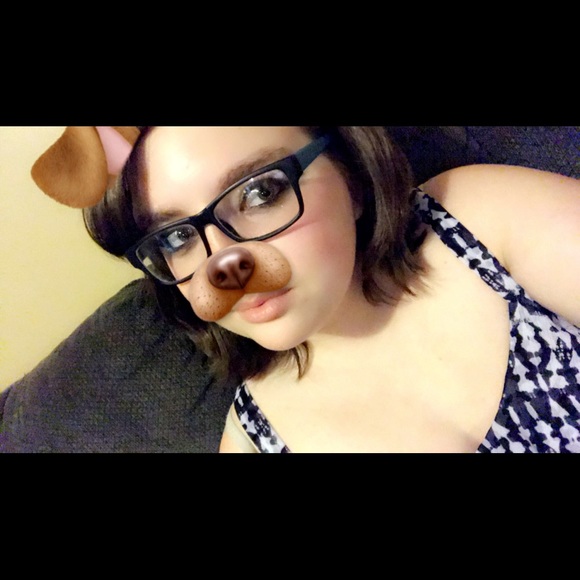 Profile Picture of Laura Knadle (@lauraknadle) on Poshmark