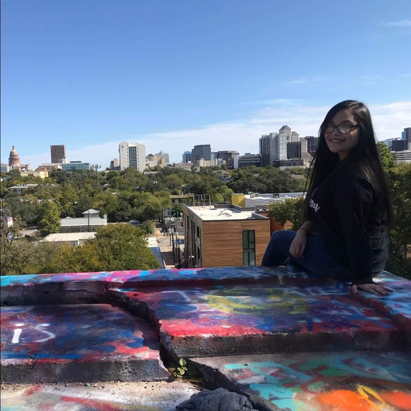 Profile Picture of Arely Sanchez (@arely_sanchezz) on Poshmark