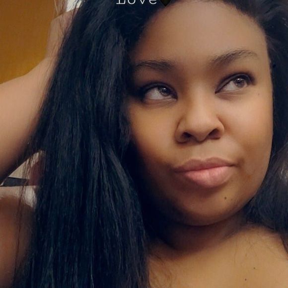 Profile Picture of Geni Geni (@jgatewo1) on Poshmark