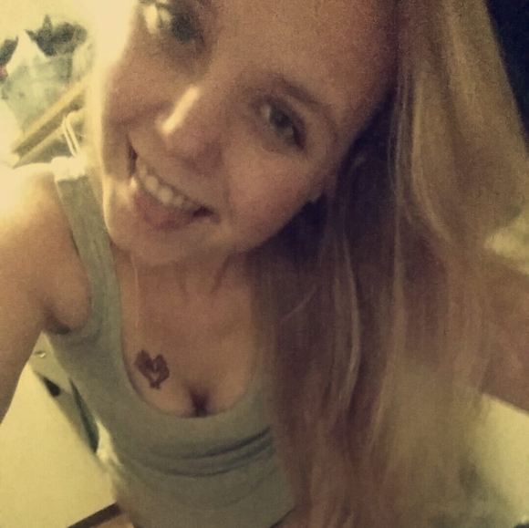 Profile Picture of Haley Albertson (@hayhay4) on Poshmark