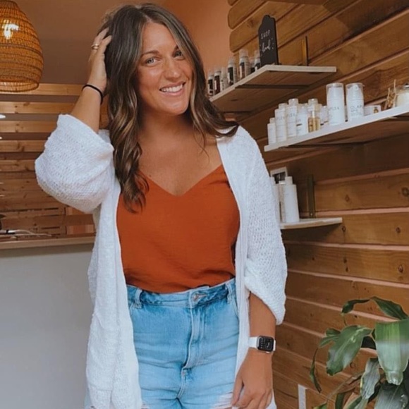 Profile Picture of Whitney Murphy (@whitneybmurphy) on Poshmark
