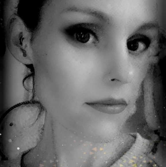 Profile Picture of Kellie Blodgett (@kellie_blodgett) on Poshmark