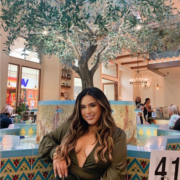Profile Picture of Kassandra Lara (@kassylara) on Poshmark