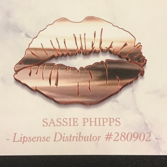 Profile Picture of Sassie Phipps (@sassiephipps) on Poshmark