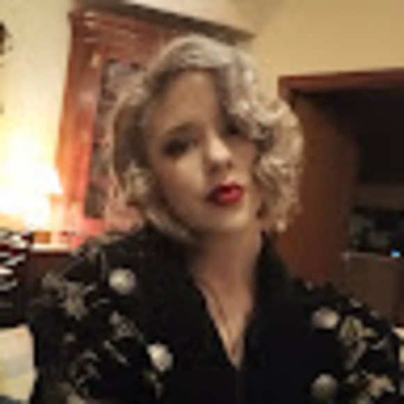 Profile Picture of A Heinly (@sarheinly) on Poshmark