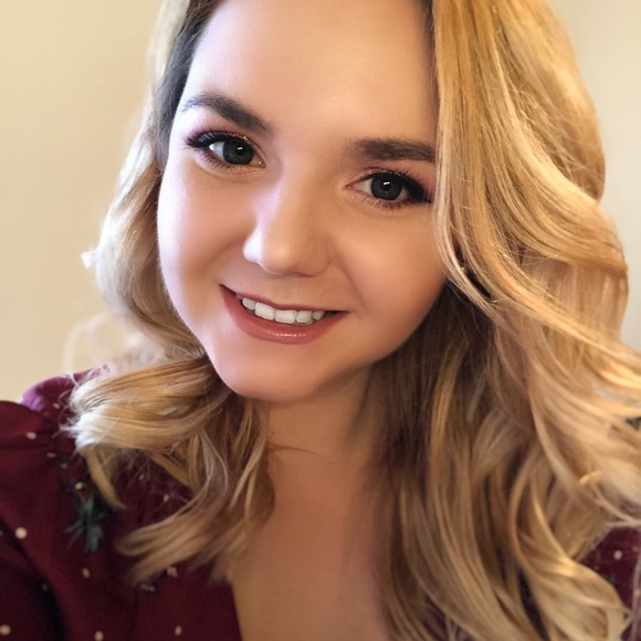 Profile Picture of Adriana Kovaltchouk (@kovaltca) on Poshmark