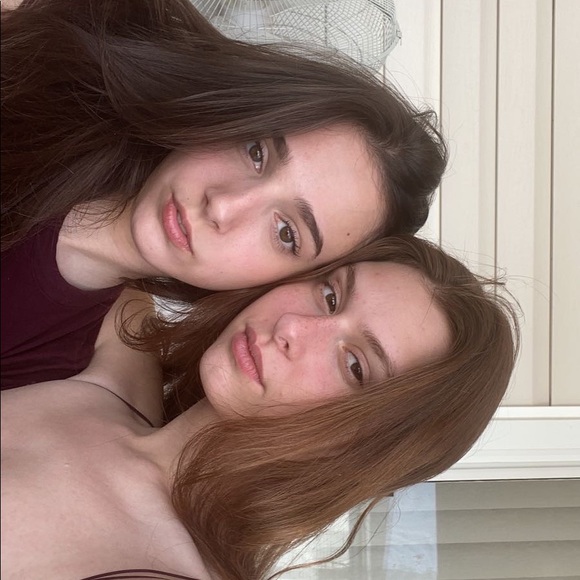 Profile Picture of Caroline Cilento (@carolineireen) on Poshmark