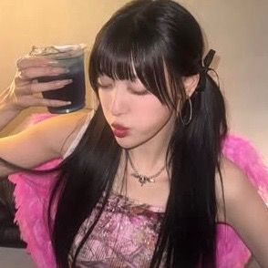 Profile Picture of sean (@ichoerries) on Tiktok