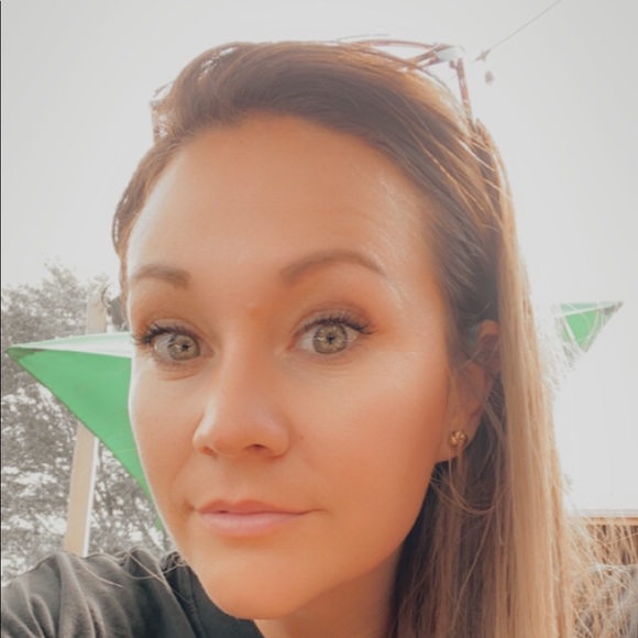 Profile Picture of Jillian Stanfill (@jillianstanfill) on Poshmark