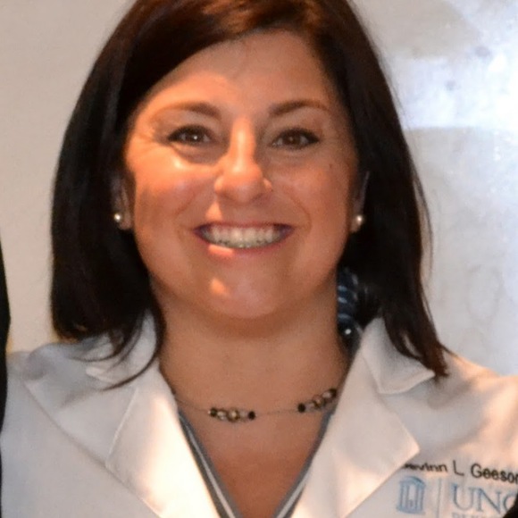 Profile Picture of Devinn Geeson (@geedevdds) on Poshmark