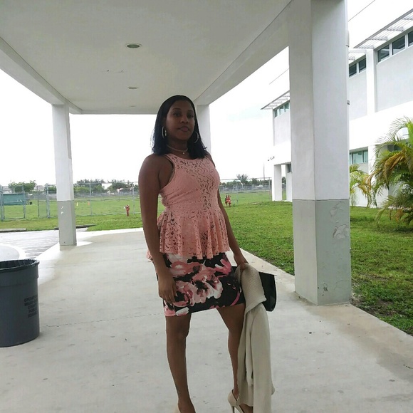 Profile Picture of Chanese Sweeting (@neasyboo) on Poshmark