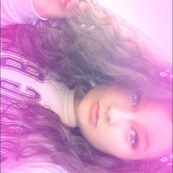 Profile Picture of Kaylei Oniszko (@blysse_kaylei_) on Poshmark