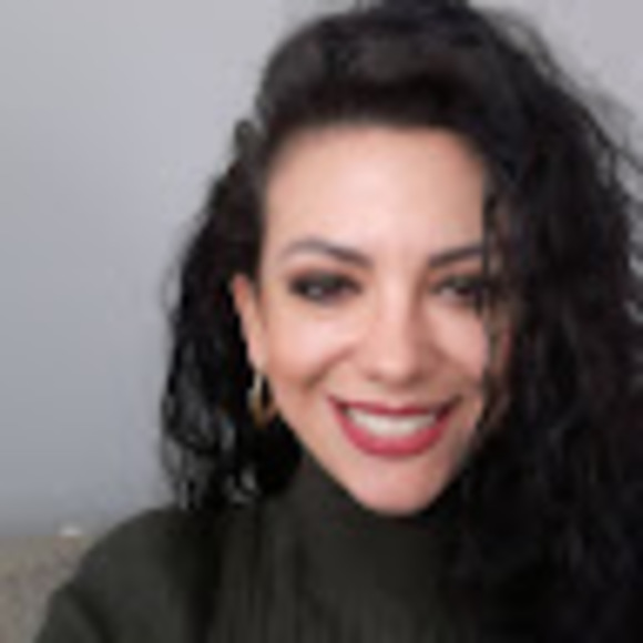 Profile Picture of Efstathia Dimoulakis (@efstadimoulaki) on Poshmark