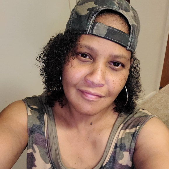 Profile Picture of Gwendolyn Grant-jennings (@grjenni) on Poshmark