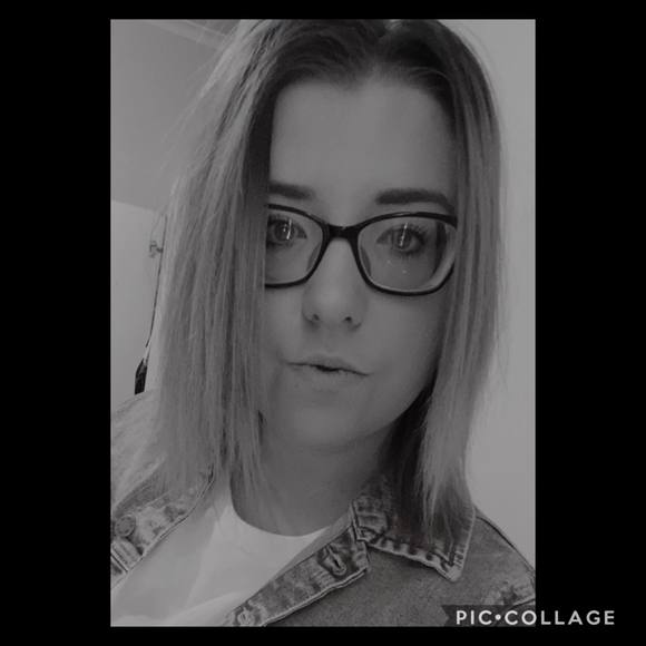 Lahiesha Gulliford - Poshmark Profile Picture of Lahiesha Gulliford (@lahieshag) on Poshmark