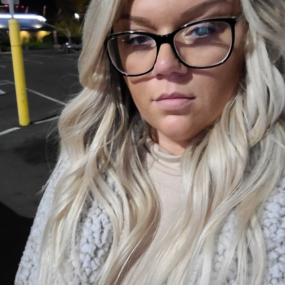 Profile Picture of Tarajanelle Alsup (@tarajanelle) on Poshmark