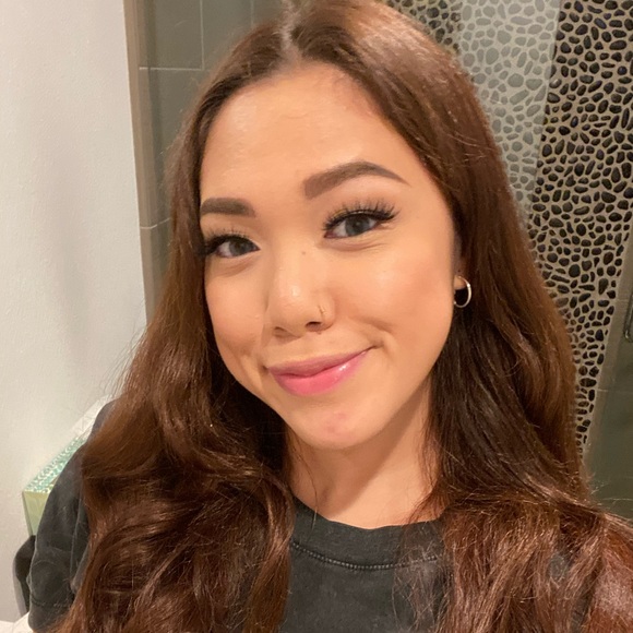 Mimi Nussa - Poshmark Profile Picture of Mimi Nussa (@miminussa) on Poshmark