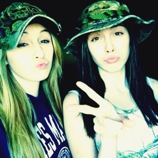 Profile Picture of Stephanie Hoover (@stephers_nicole) on Twitter