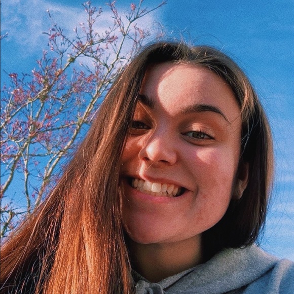 Profile Picture of Haleigh Hefner (@haleighhefner13) on Poshmark