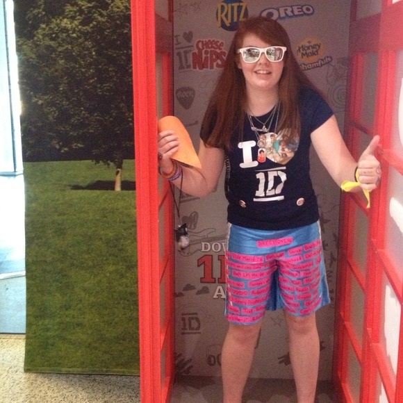 Profile Picture of Elise Billmaier (@skittlestyles) on Poshmark