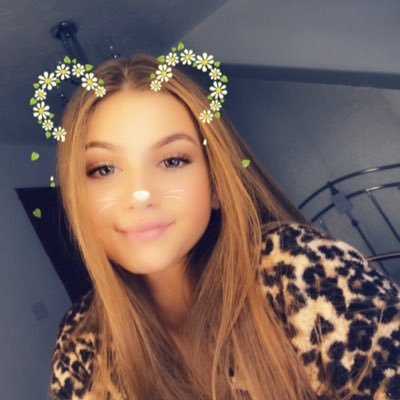 Profile Picture of Mia Pacitti (@MiaPacitti) on Twitter
