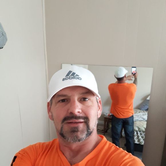 Profile Picture of James Huff (@jameshuff8421) on Poshmark