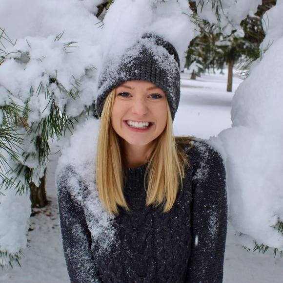 Profile Picture of Taryn Litster (@tarynanne1998) on Poshmark