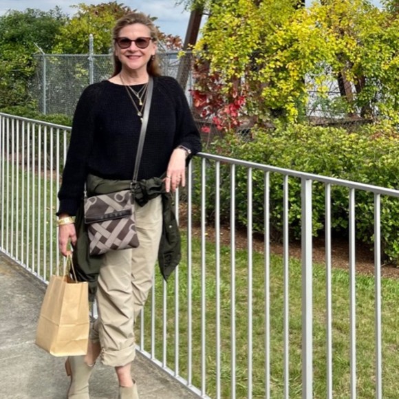 Profile Picture of Stacy Wallace-albert (@alwaysastylist) on Poshmark