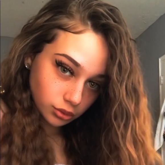 Profile Picture of Isabella Sforza (@iiamisa) on Poshmark