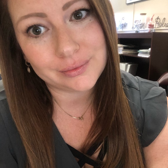 Profile Picture of Kristal Howell (@kristalvalane) on Poshmark