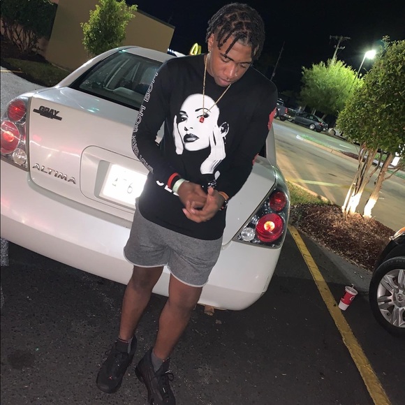 Profile Picture of Ladarius Smith (@doppeee) on Poshmark